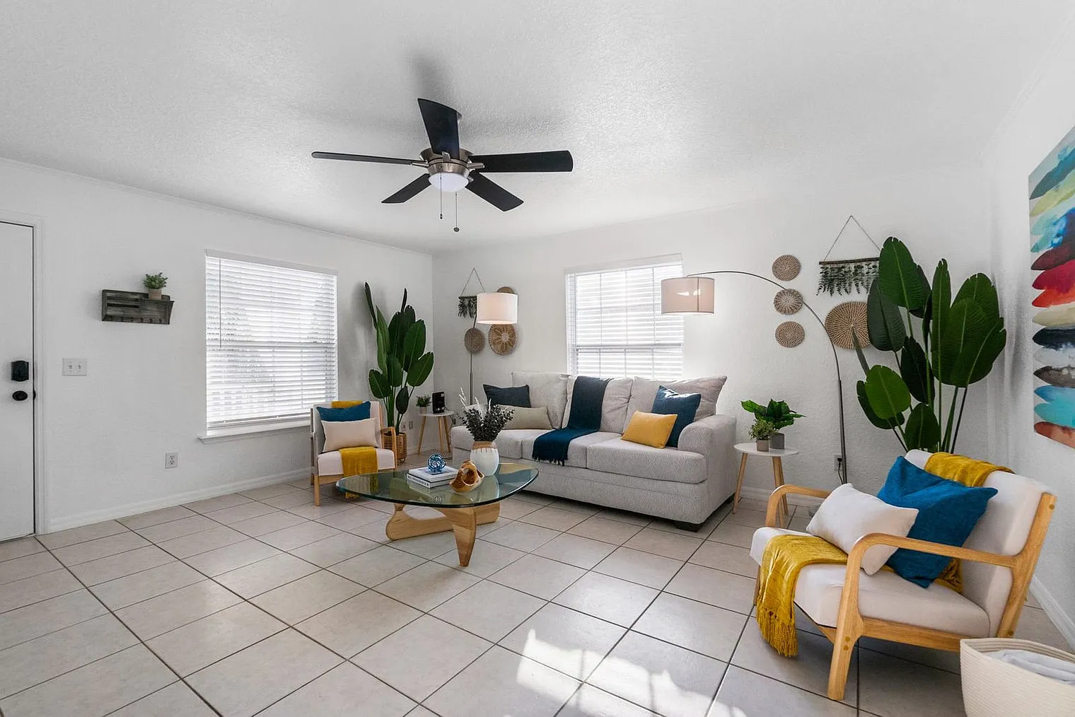 3 bed, 2.0 bath, 1194 sqft, $5,232 — Photo 2