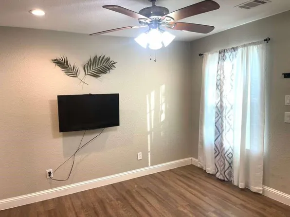 3807 Edison St, Houston, TX 77009