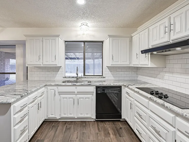 2306 Lovell Ct — Photo 14