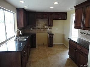 3rd image of 384 E Cumberland St