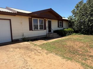 106 E Cragin St, Sundown, TX 79372