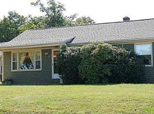 12 Robin Dr, Bristol, RI 02809