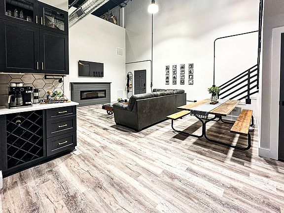 5th image of 215 S Jefferson Ave #211