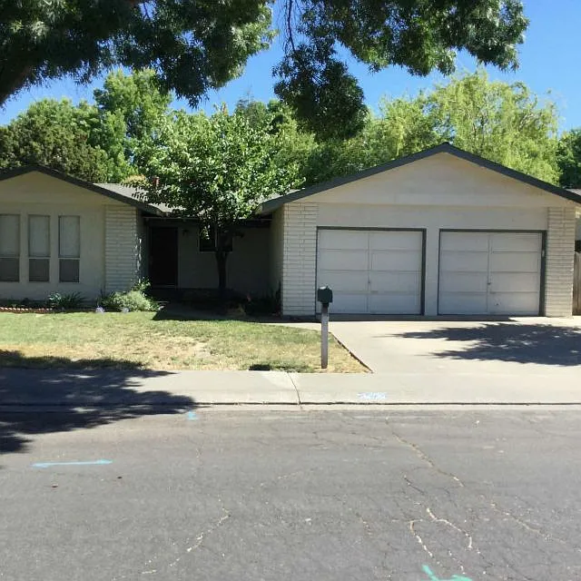 2424 Riedel Way photo 1