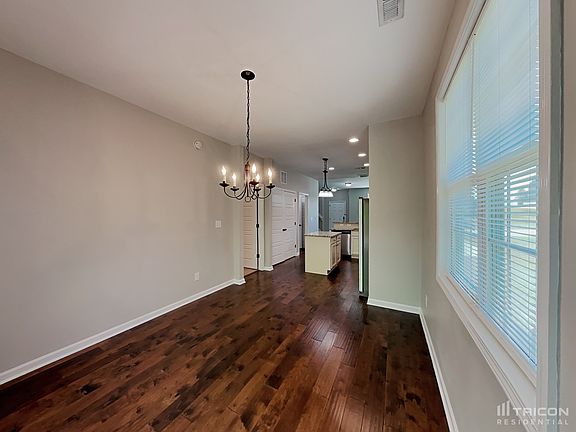 5th image of 345 Chamberlain Dr