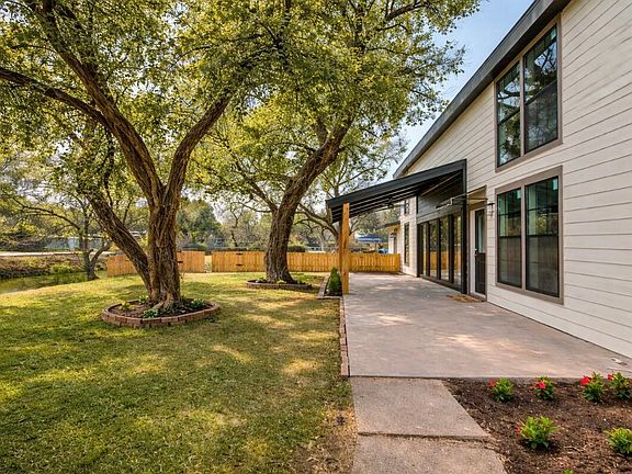 2nd image of 1623 Canal Rd