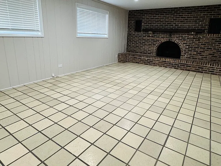 7011 N Hamlin Ave — Photo 9