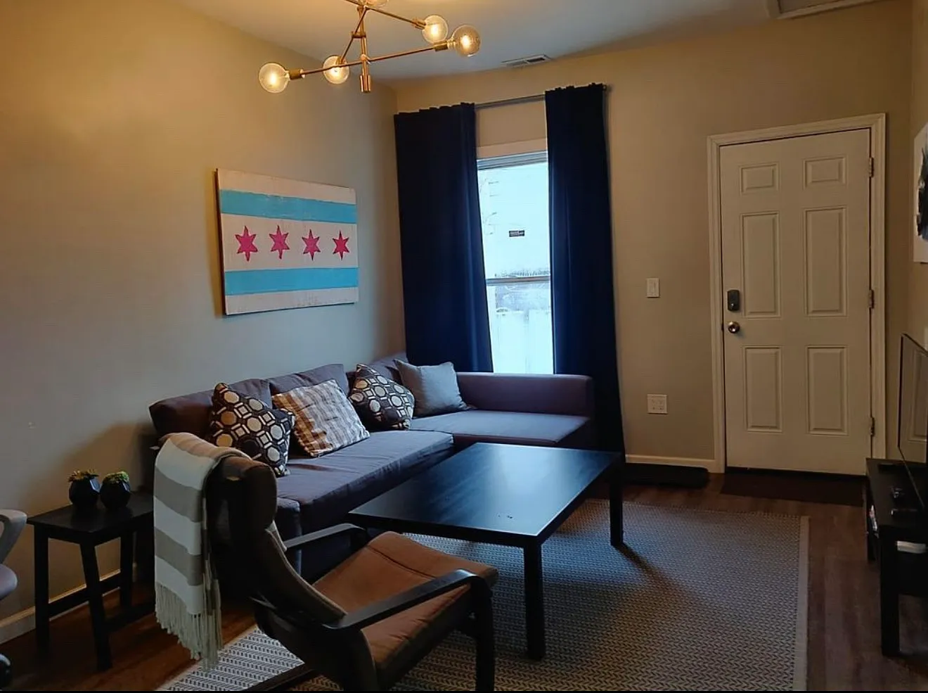 2 bed, 800 sqft, $2,200 — Photo 1