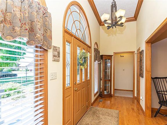 3rd image of 1827 Lakeside Ln
