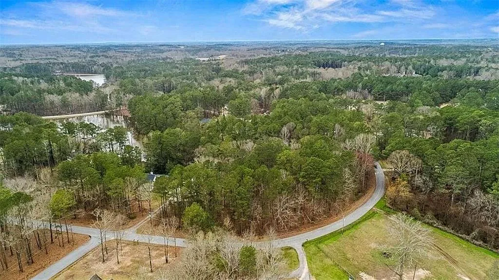 635 Lake Cir photo 1