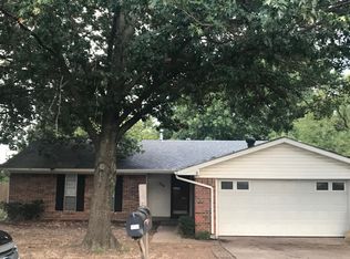 104 S Sendero Dr, Decatur, TX 76234