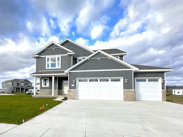 513 Round Rock Dr, Howell, MI 48843