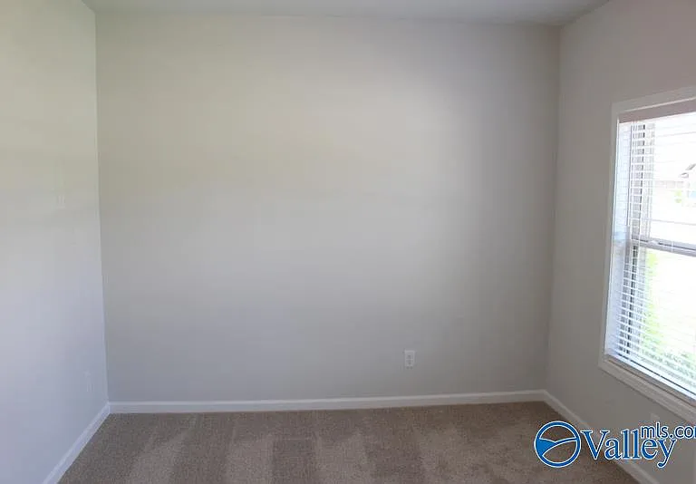 127 Saddle St — Photo 6