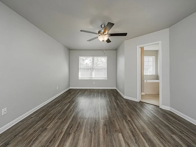 517 Fallbrook Dr — Photo 18
