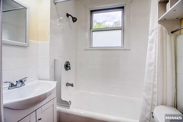1 bed, $2,400 — Photo 3