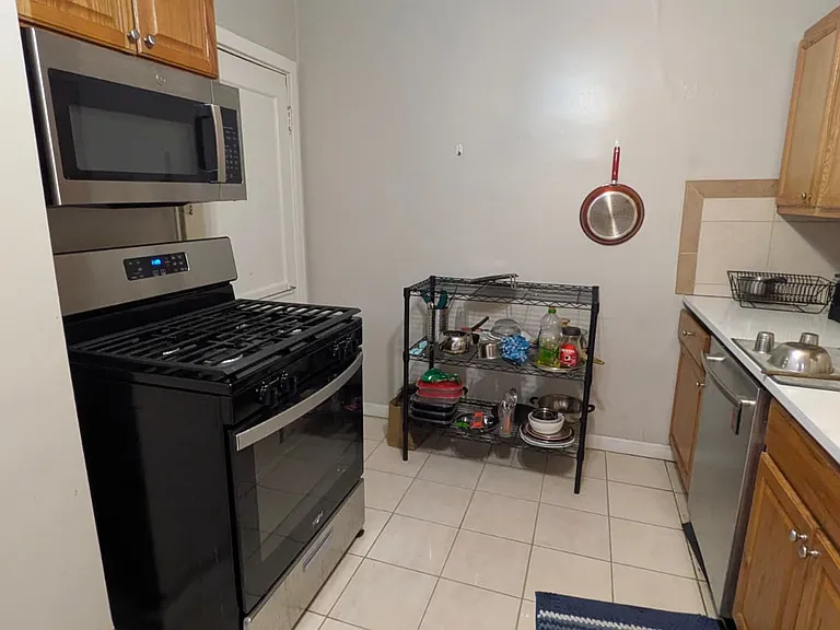 2332 Eldridge St #1 — Photo 16