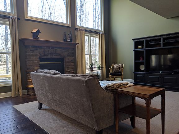5th image of 650 Meadowbrook Dr