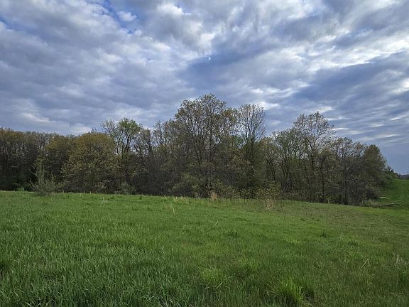 5th image of 683 Marsh Rd