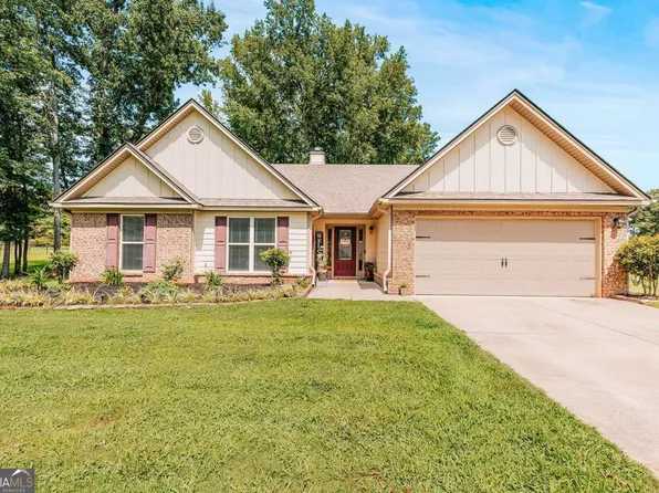 296 Highlands Dr, Winterville, GA 30683