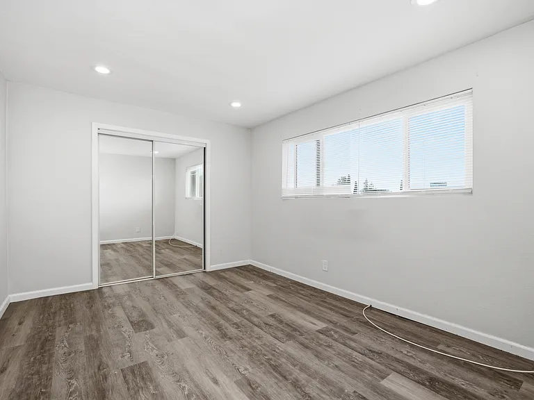 4275 48th St #13 — Photo 11