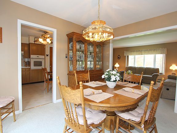 5th image of 42 Elmwood Dr