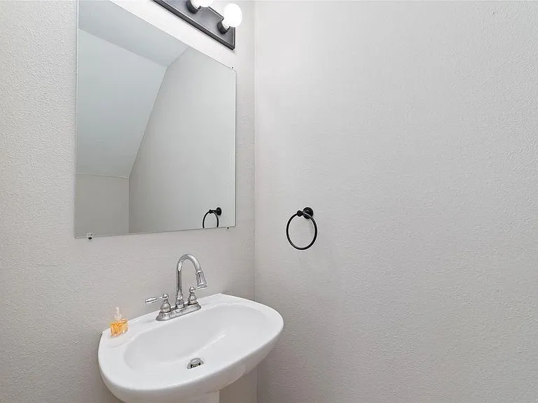 4007 Starbridge Pointe Ln — Photo 12