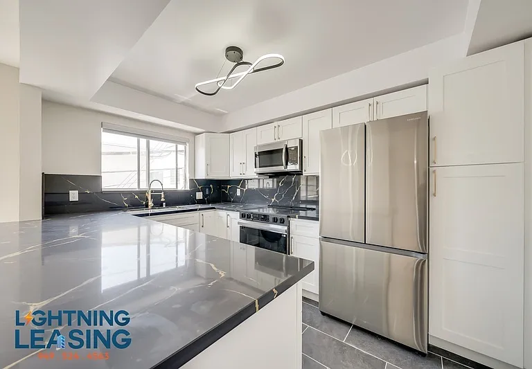 1035 N Hayworth Ave #100 — Photo 17
