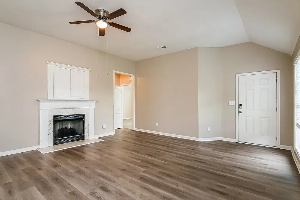 3 bed, 2.0 bath, 1480 sqft, $1,755 — Photo 3