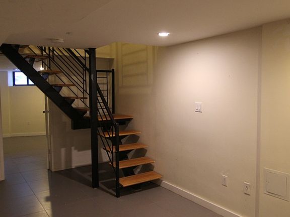 5th image of 662 Park Pl APT 1RE
