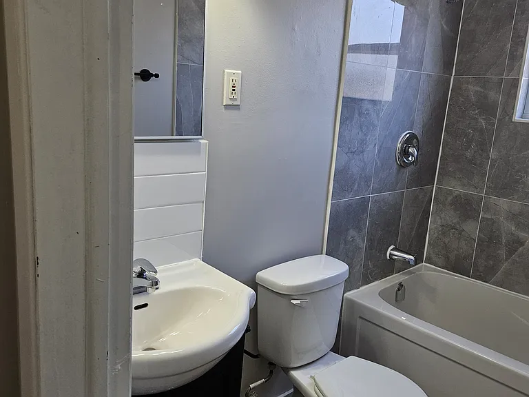 96 Connolly St #4 — Photo 6