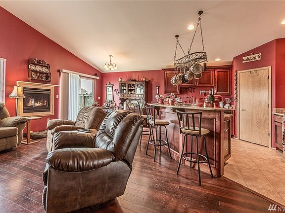 3rd image of 9962 Greenleaf Ct SE