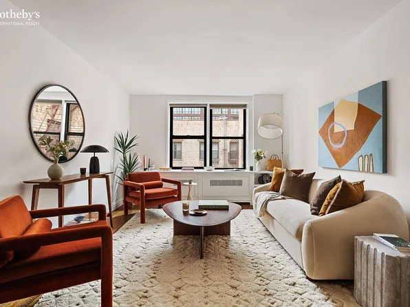 165 Christopher St APT 6C, New York, NY 10014