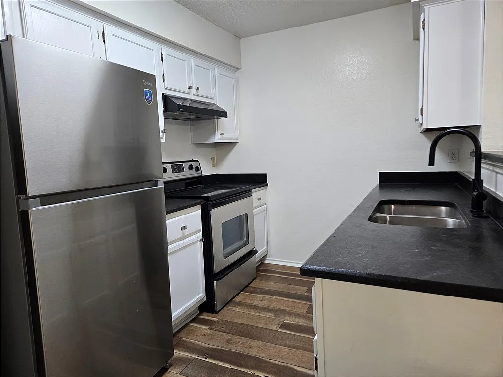 4 bed, 1326 sqft, $1,500 — Photo 3