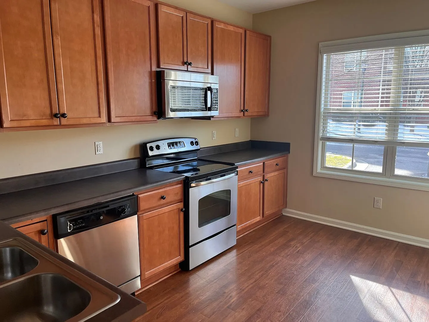 Stunning Townhome in "Prime Cary Location" — Photo 3