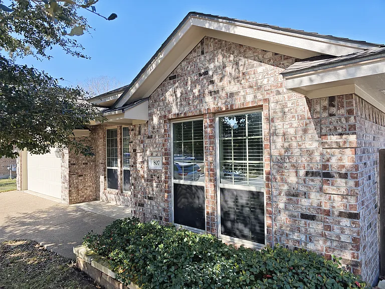 807 Dove Run Trl — Photo 1