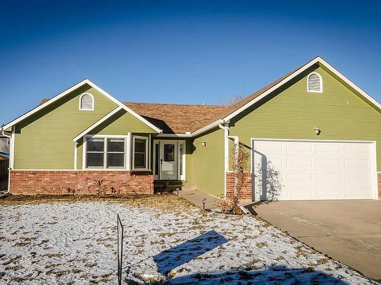 2121 Carrington Ct — Photo 1