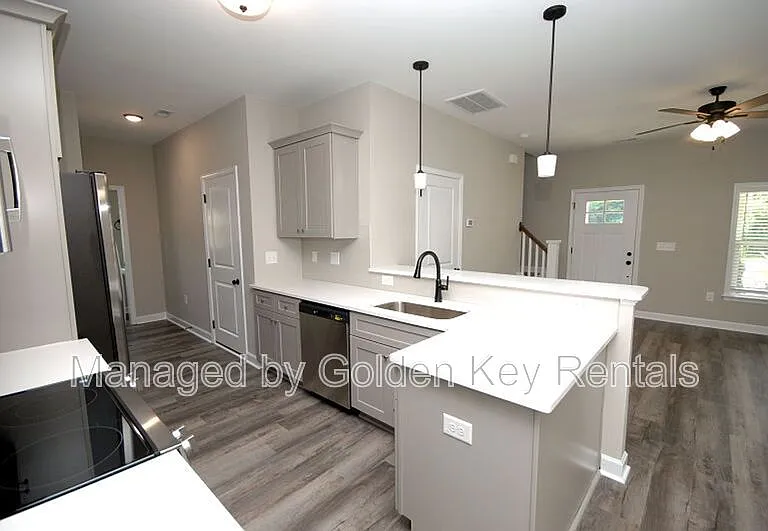 401 S Church St — Photo 5