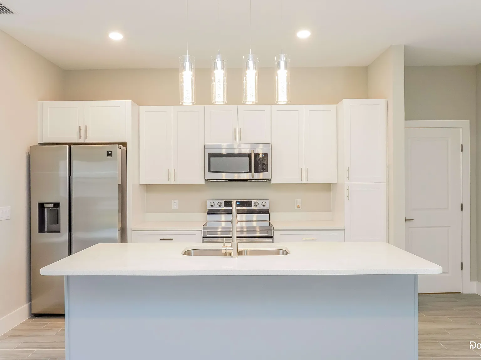 4 bed, 2.0 bath, 1670 sqft, $1,775 — Photo 2