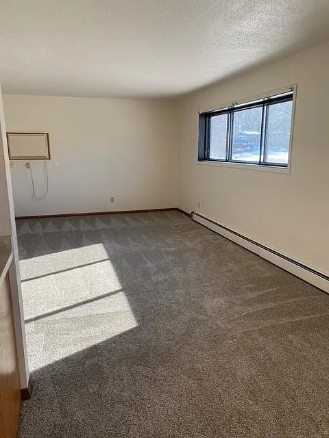 2 bed, 918 sqft, $810 — Photo 2