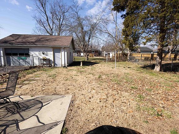 4th image of 1620 N Dexter Ave
