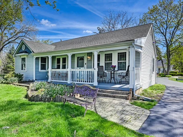 223 S Grant St, Westmont, IL 60559