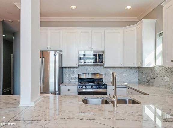 4th image of 2224 W Touhy Ave APT 4E