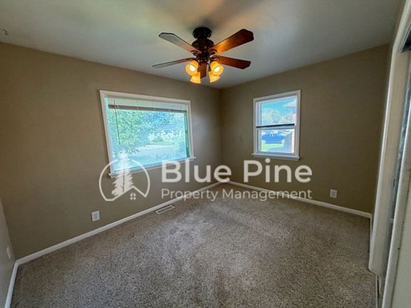 5th image of 556 Warren Ave