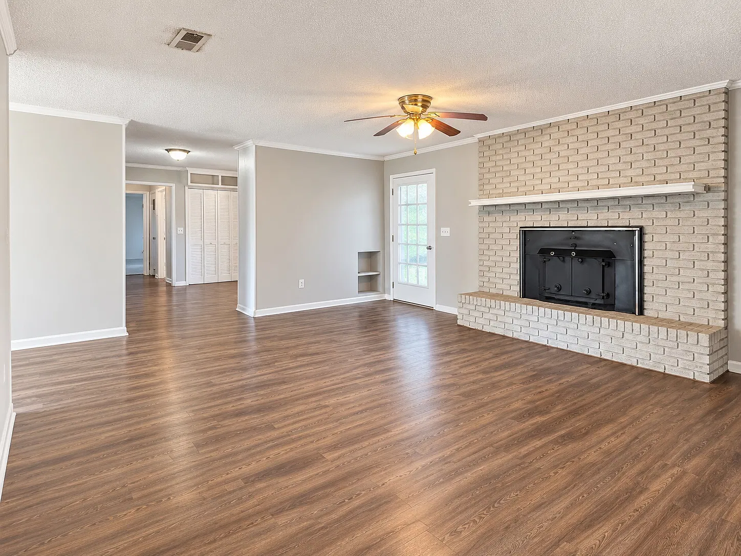 4 bed, 2276 sqft, $1,850 — Photo 2