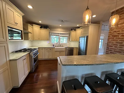 135 Somerville Rd #2 Photo 1