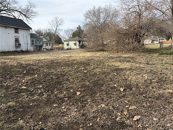 3rd image of 1028 Pottawatomie St