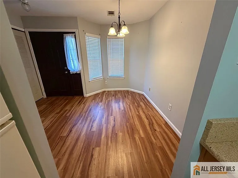 601 Sunshine Ct #601 — Photo 3