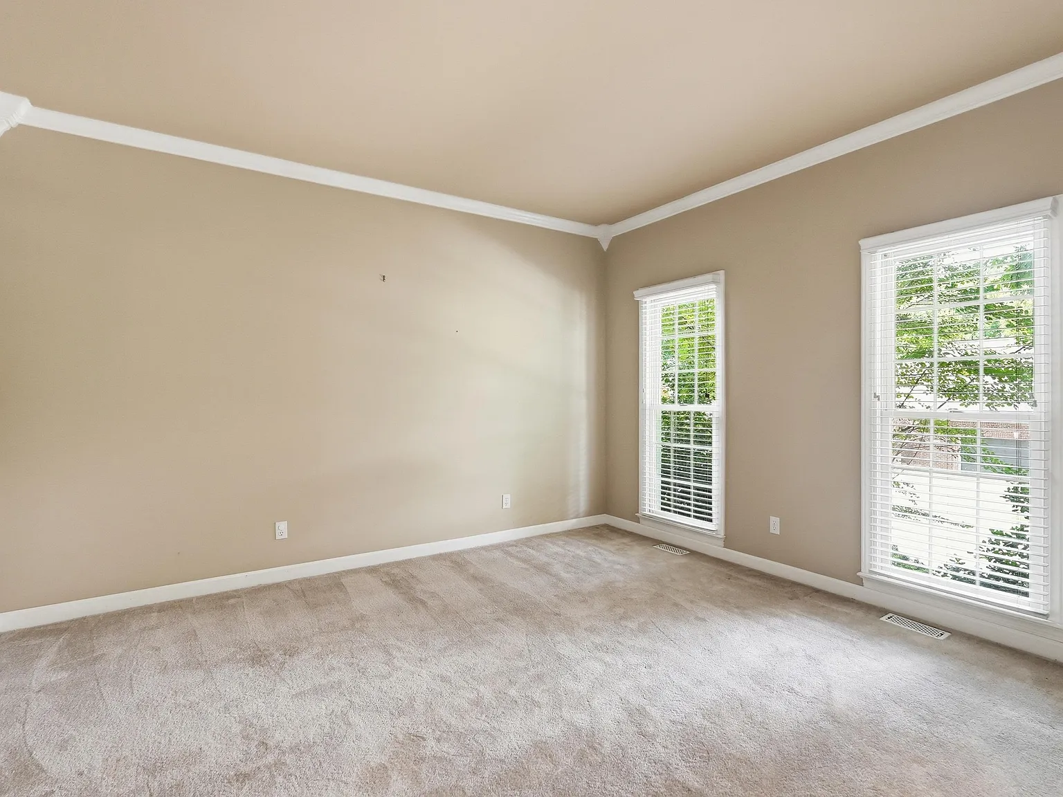 4 bed, 3.5 bath, 2836 sqft, $3,500 — Photo 4