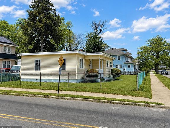 2nd image of 815 Broad St