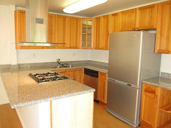4th image of 1930 N Vermont Ave APT 202